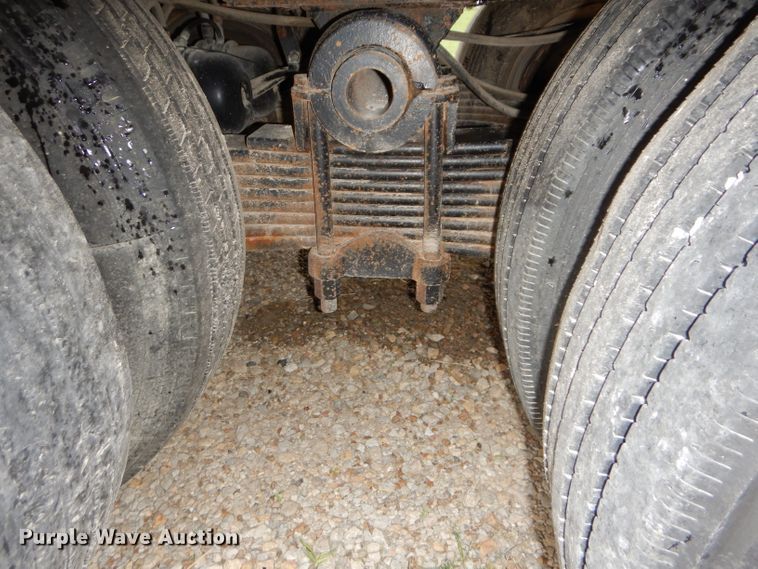 image for item DH2669 1988 Eager Beaver 35GHG lowboy equipment trailer