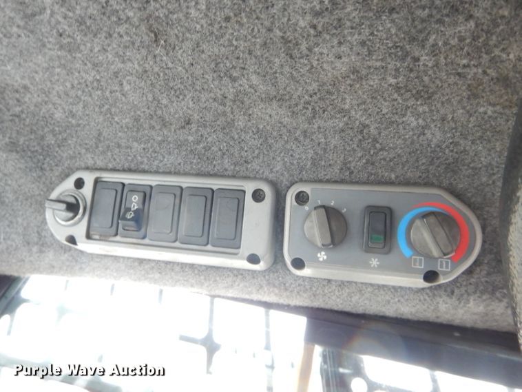 image for item DH2676 2010 Bobcat S185 skid steer