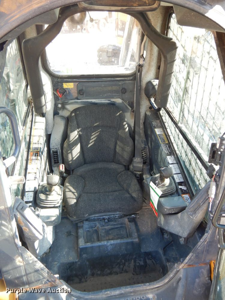 image for item DH2680 2015 John Deere 323E skid steer