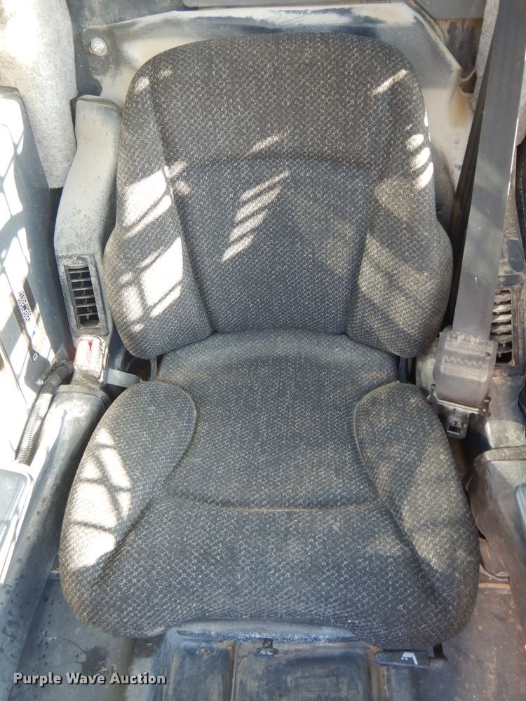 image for item DH2680 2015 John Deere 323E skid steer