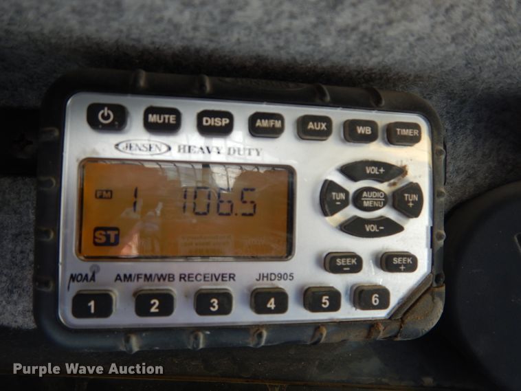 image for item DH2680 2015 John Deere 323E skid steer