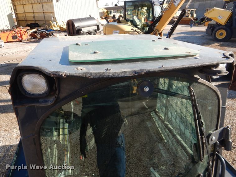 image for item DH2680 2015 John Deere 323E skid steer