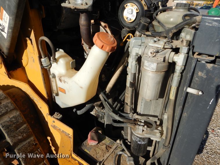 image for item DH2680 2015 John Deere 323E skid steer