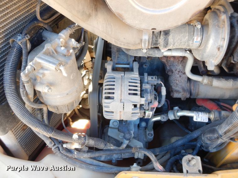 image for item DH2680 2015 John Deere 323E skid steer