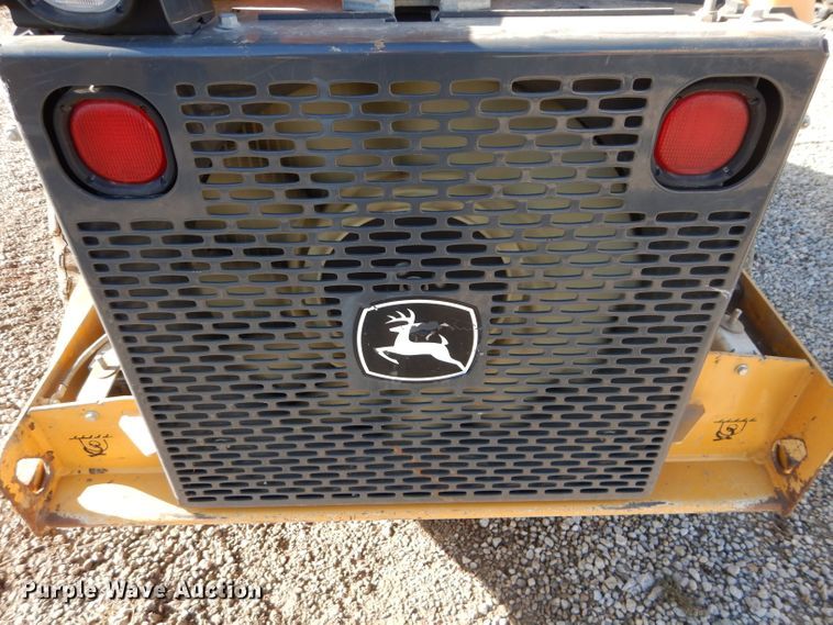 image for item DH2680 2015 John Deere 323E skid steer