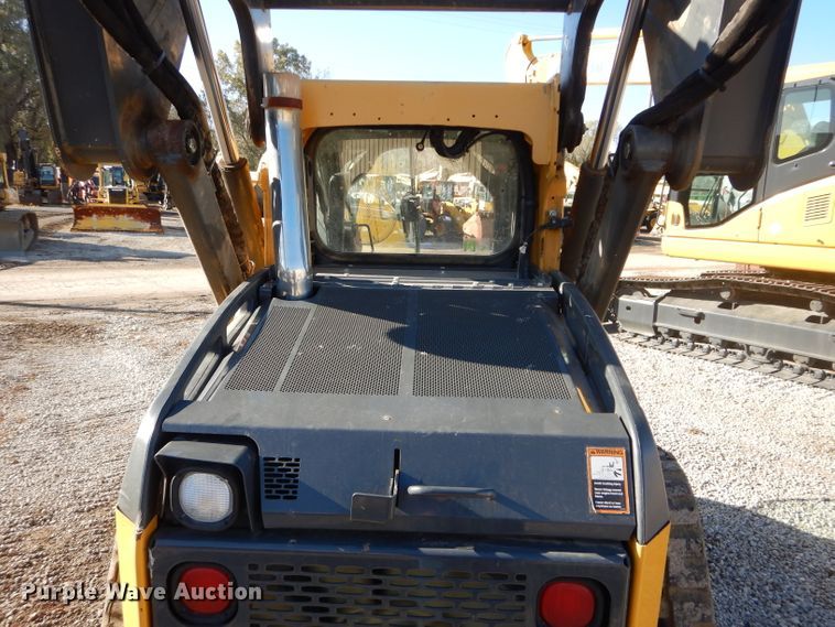 image for item DH2680 2015 John Deere 323E skid steer