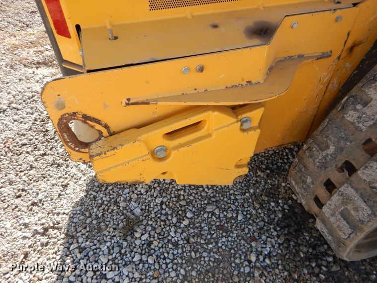 image for item DH2680 2015 John Deere 323E skid steer