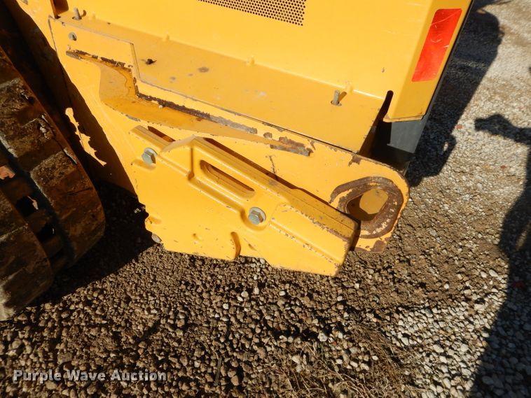 image for item DH2680 2015 John Deere 323E skid steer