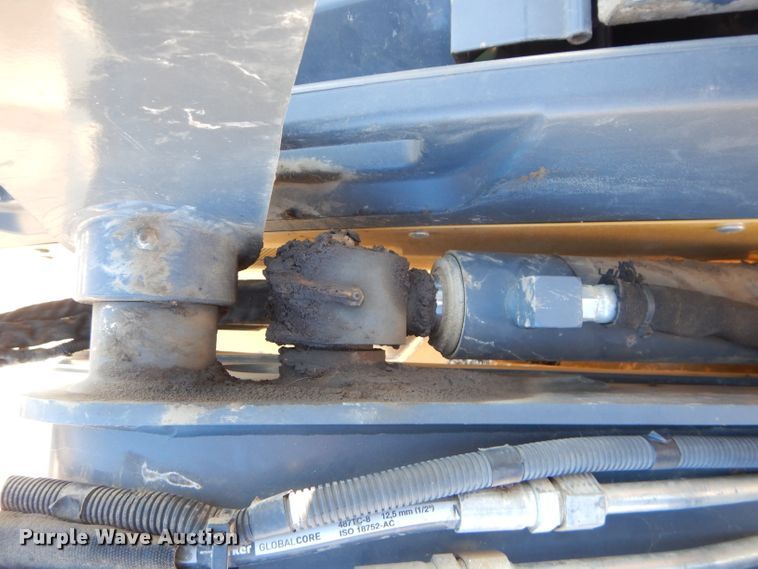 image for item DH2680 2015 John Deere 323E skid steer