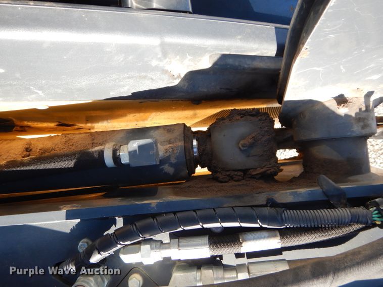 image for item DH2680 2015 John Deere 323E skid steer