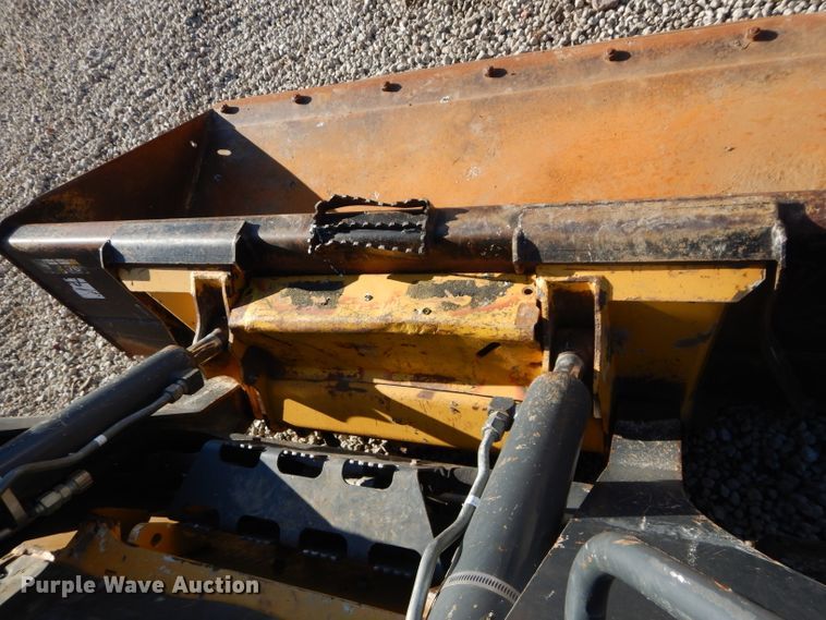 image for item DH2680 2015 John Deere 323E skid steer