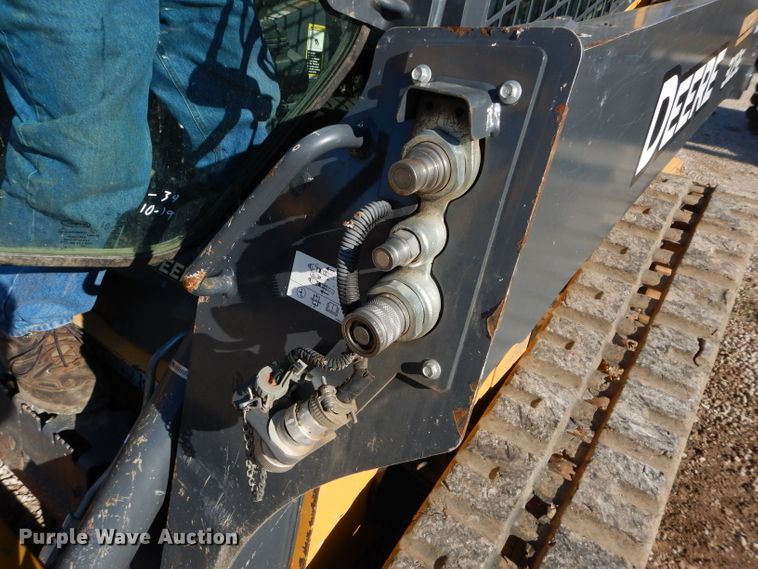 image for item DH2680 2015 John Deere 323E skid steer