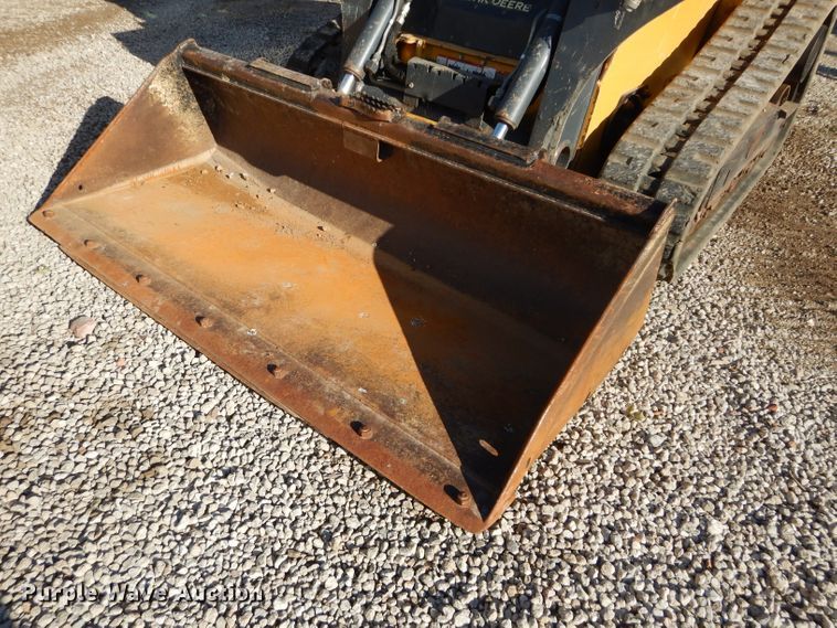 image for item DH2680 2015 John Deere 323E skid steer