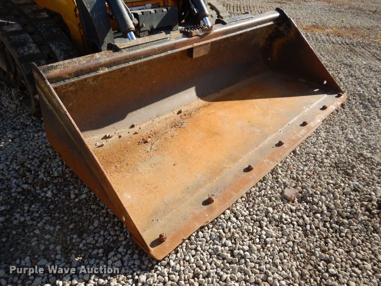 image for item DH2680 2015 John Deere 323E skid steer