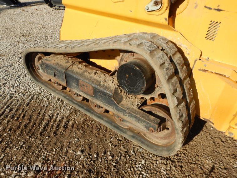 image for item DH2680 2015 John Deere 323E skid steer