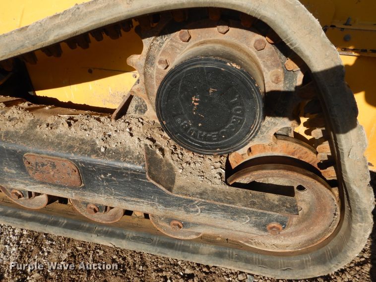 image for item DH2680 2015 John Deere 323E skid steer