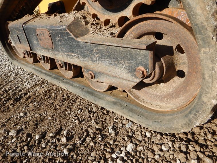 image for item DH2680 2015 John Deere 323E skid steer