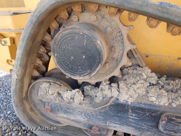 image for item DH2680 2015 John Deere 323E skid steer