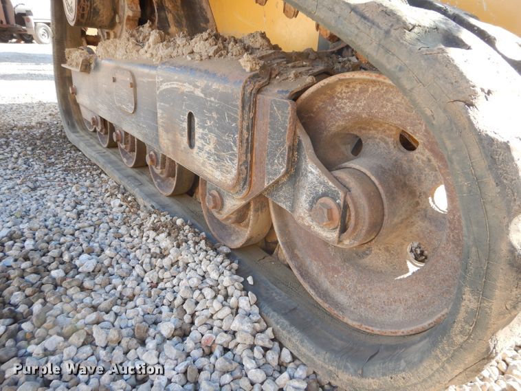 image for item DH2680 2015 John Deere 323E skid steer