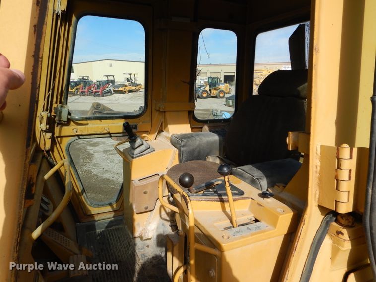 image for item DH2682 1986 Caterpillar 963 track loader