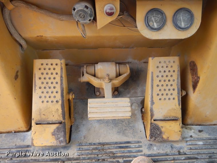 image for item DH2682 1986 Caterpillar 963 track loader