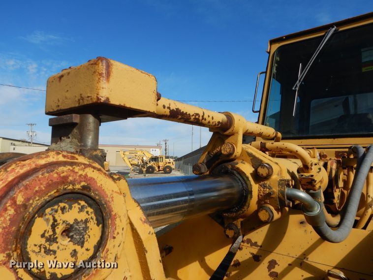 image for item DH2682 1986 Caterpillar 963 track loader