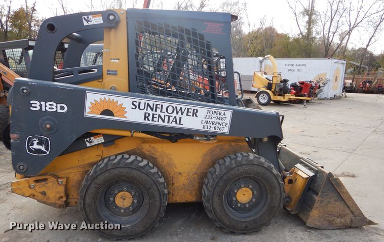 image for item DH2705 2013 John Deere 318D skid steer