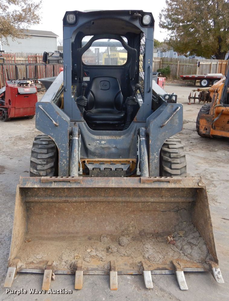 image for item DH2705 2013 John Deere 318D skid steer