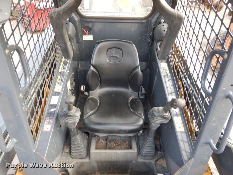 image for item DH2705 2013 John Deere 318D skid steer