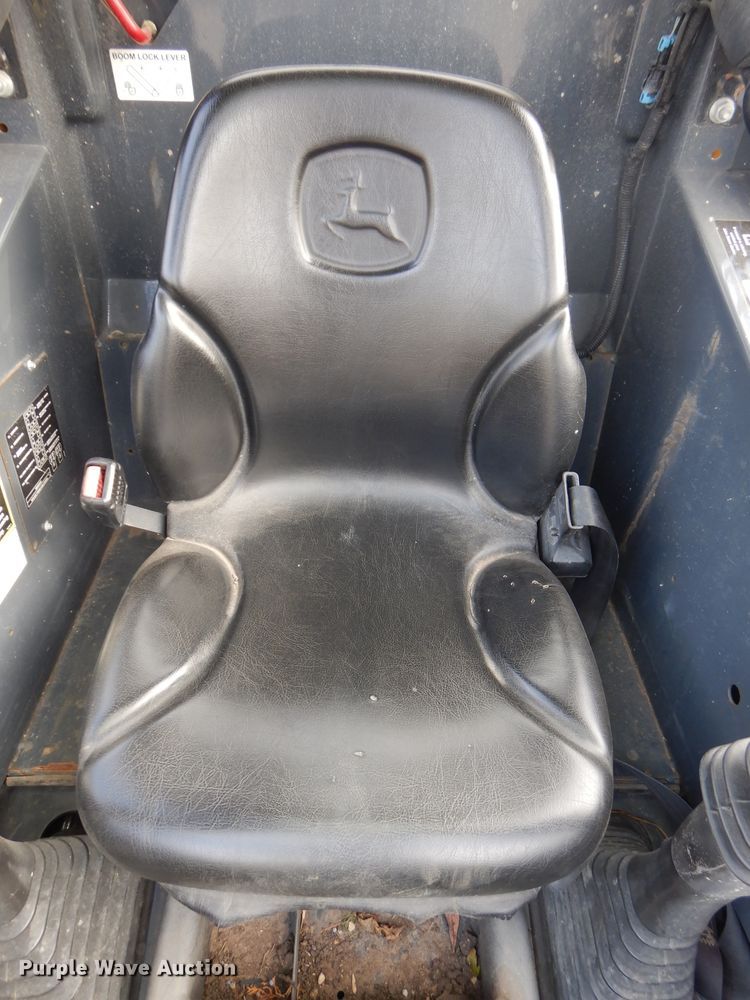 image for item DH2705 2013 John Deere 318D skid steer