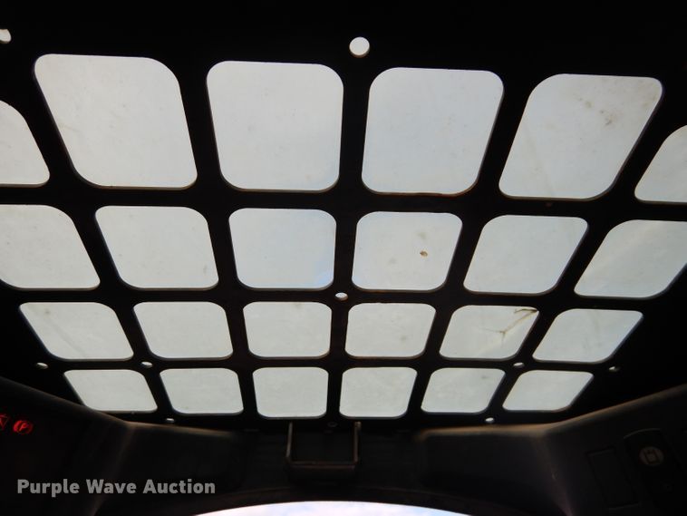 image for item DH2705 2013 John Deere 318D skid steer