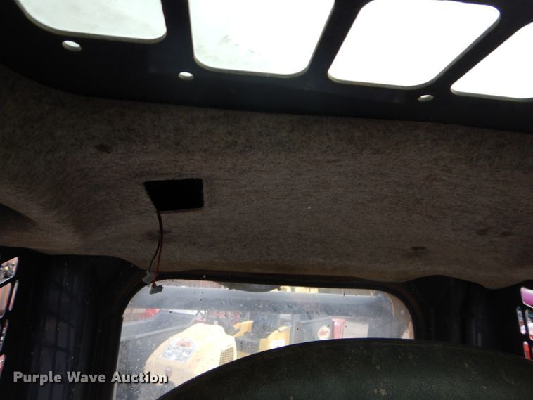 image for item DH2705 2013 John Deere 318D skid steer