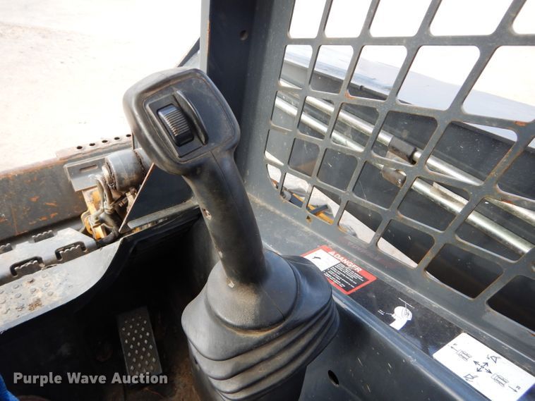 image for item DH2705 2013 John Deere 318D skid steer