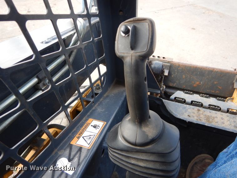 image for item DH2705 2013 John Deere 318D skid steer