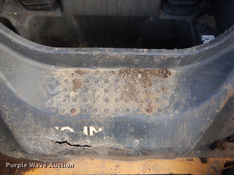 image for item DH2705 2013 John Deere 318D skid steer