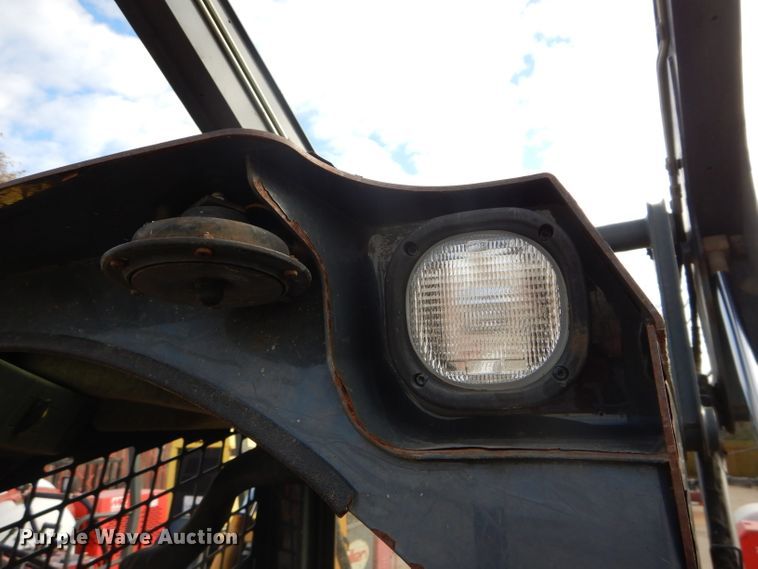 image for item DH2705 2013 John Deere 318D skid steer