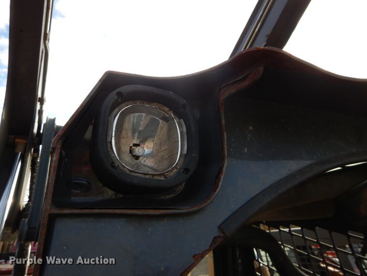 image for item DH2705 2013 John Deere 318D skid steer