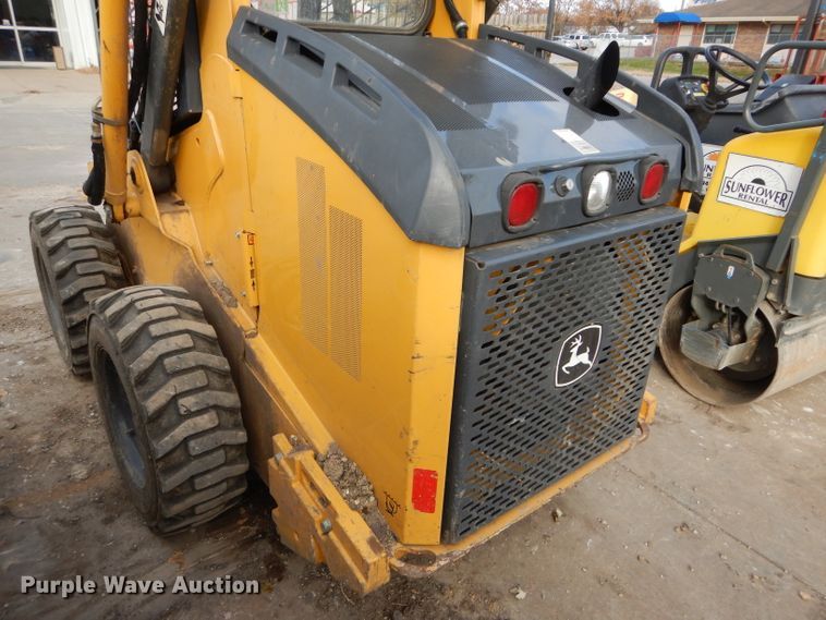 image for item DH2705 2013 John Deere 318D skid steer
