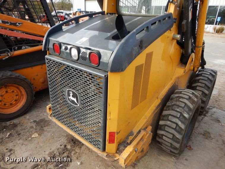 image for item DH2705 2013 John Deere 318D skid steer