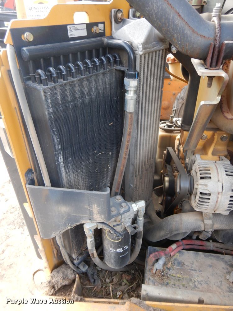 image for item DH2705 2013 John Deere 318D skid steer