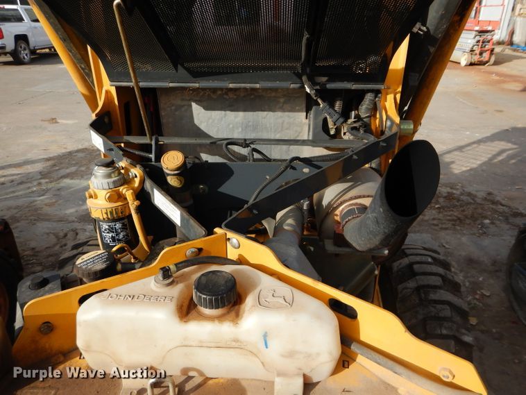 image for item DH2705 2013 John Deere 318D skid steer