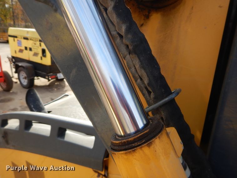 image for item DH2705 2013 John Deere 318D skid steer