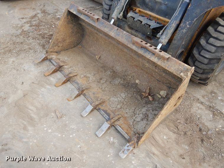 image for item DH2705 2013 John Deere 318D skid steer