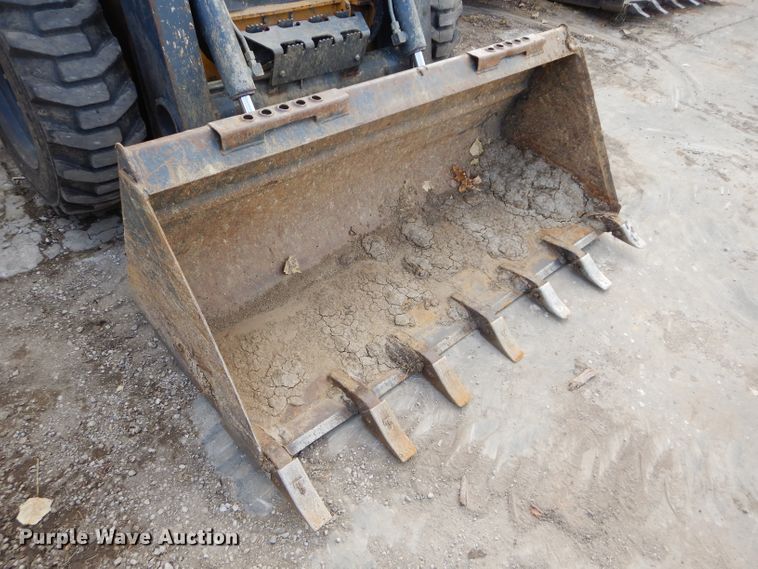 image for item DH2705 2013 John Deere 318D skid steer