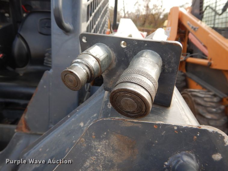 image for item DH2705 2013 John Deere 318D skid steer