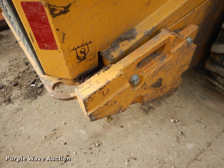 image for item DH2705 2013 John Deere 318D skid steer