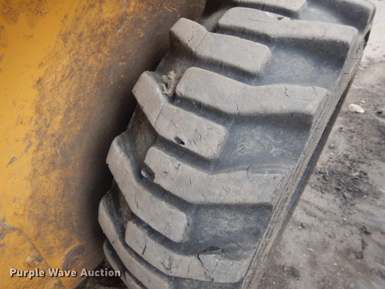 image for item DH2705 2013 John Deere 318D skid steer