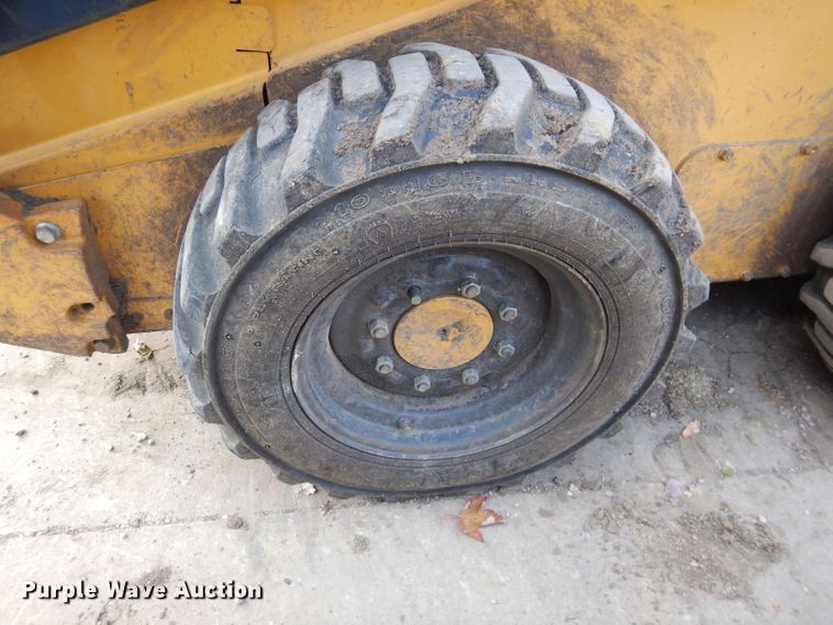 image for item DH2705 2013 John Deere 318D skid steer