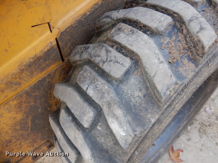 image for item DH2705 2013 John Deere 318D skid steer