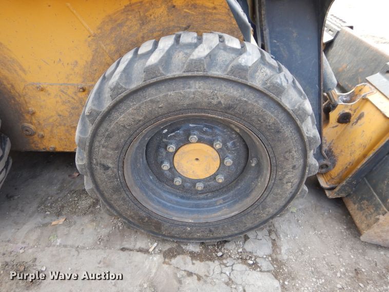 image for item DH2705 2013 John Deere 318D skid steer